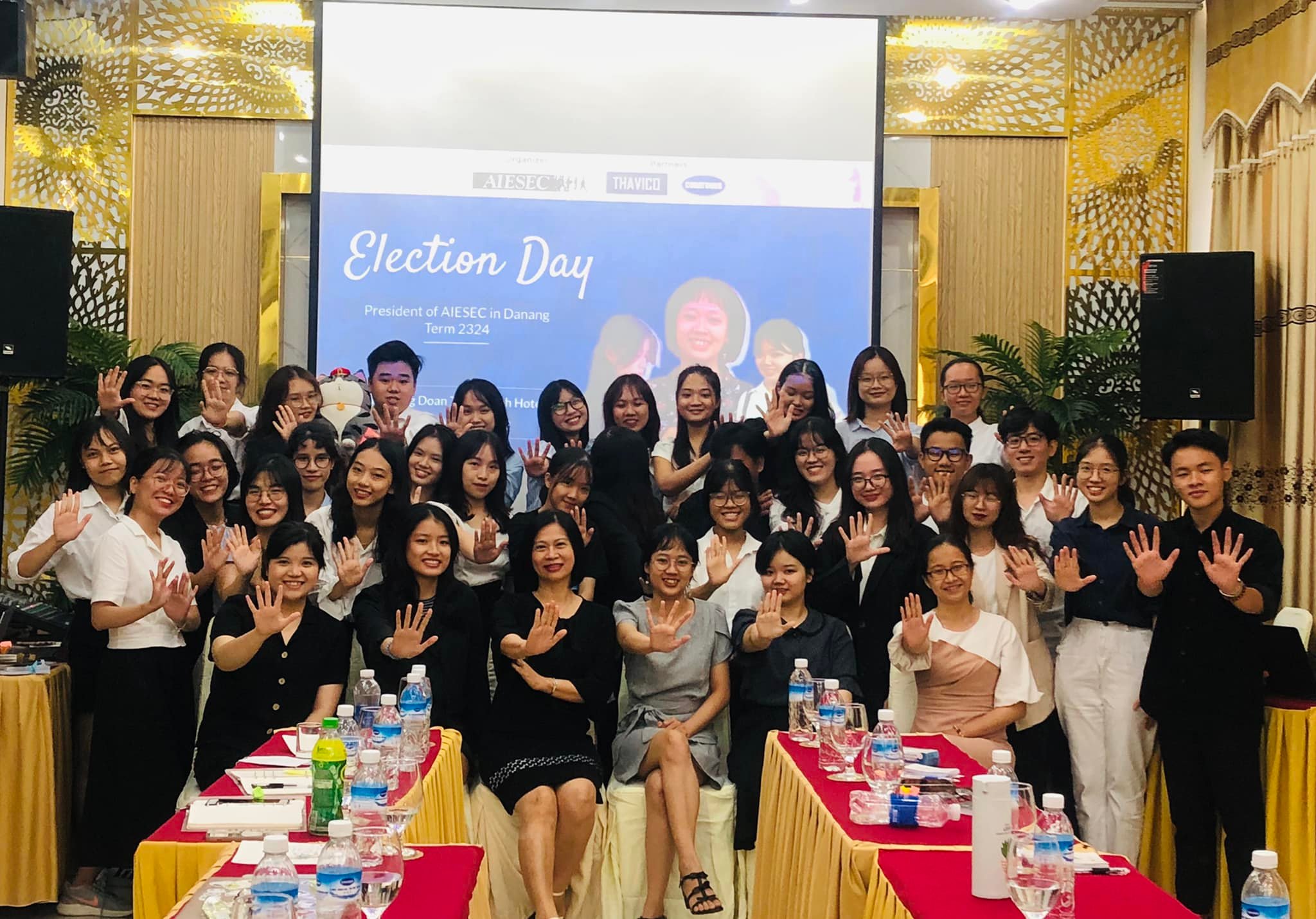 Tham gia các câu lạc bộ là một trong những cách để xây dựng mối quan hệ