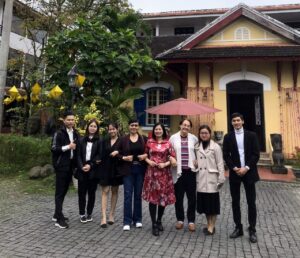 THAVICO Team chụp hình cùng chị Cécile Le Pham, chủ sở hữu của Le Domaine de Cocodo