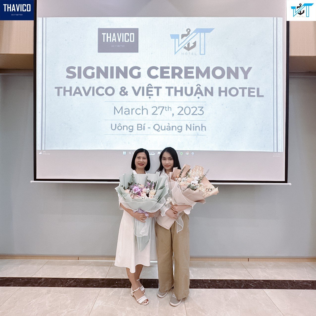 Chị Hồ Nguyễn Phương Chi (bên trái) chụp hình cùng Bà Trịnh Thị Thùy Linh - Giám đốc của Việt Thuận Hotel