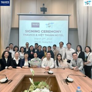 THAVICO và Việt Thuận Hotel chụp hình lưu niệm tại tòa nhà Việt Phúc